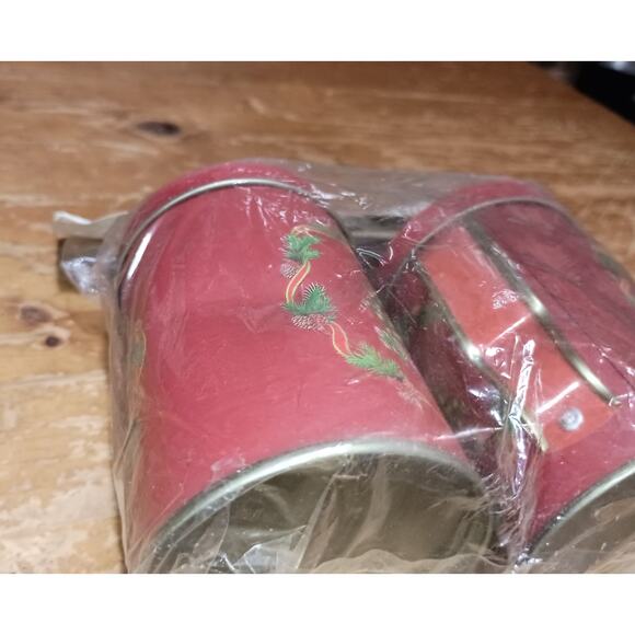 Vintage Metal Tin Christmas Holiday Tree & Wreath Stovetop Salt & Pepper Shakers - Picture 4 of 6